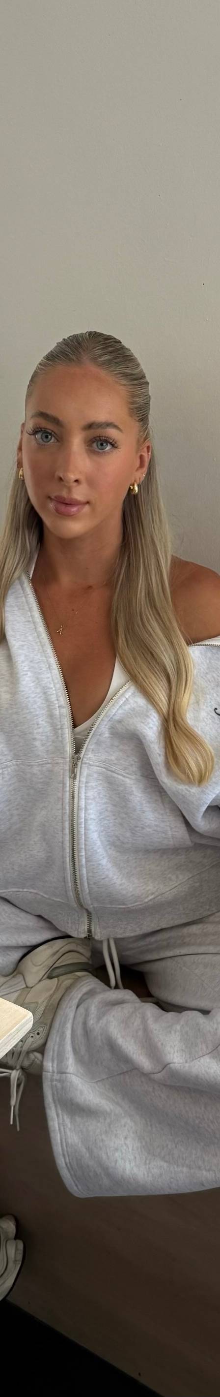 Anna  Nicholas
