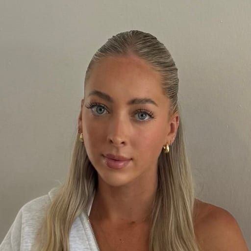 Anna  Nicholas