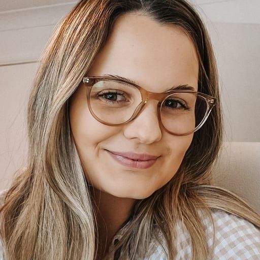 Laura  Perrett