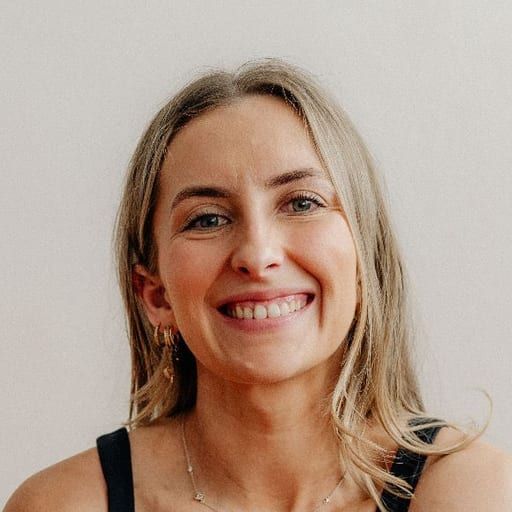 Caitlin Davies